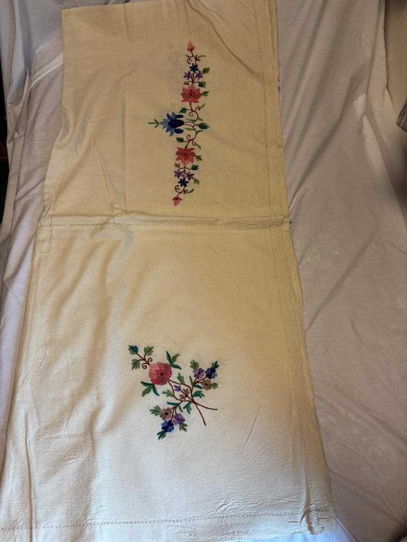 花柄刺繍クリーム色テーブルクロス