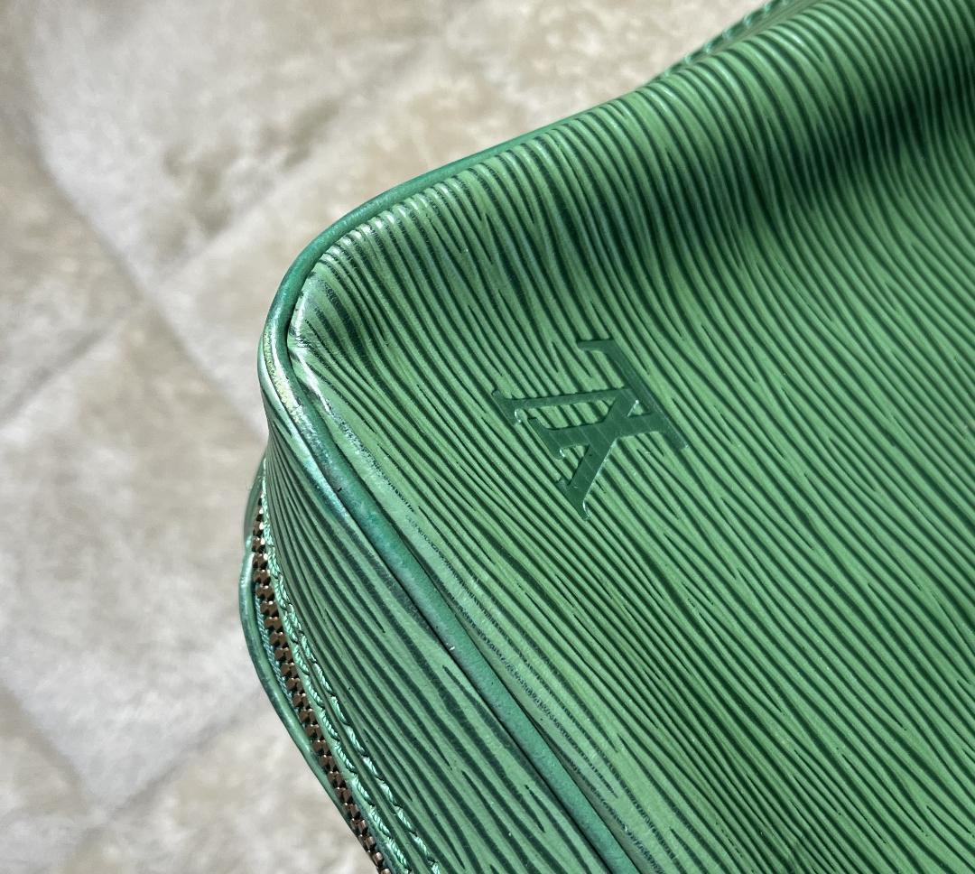 Louis Vuitton エピレザー ビジネスバッグ グリーン