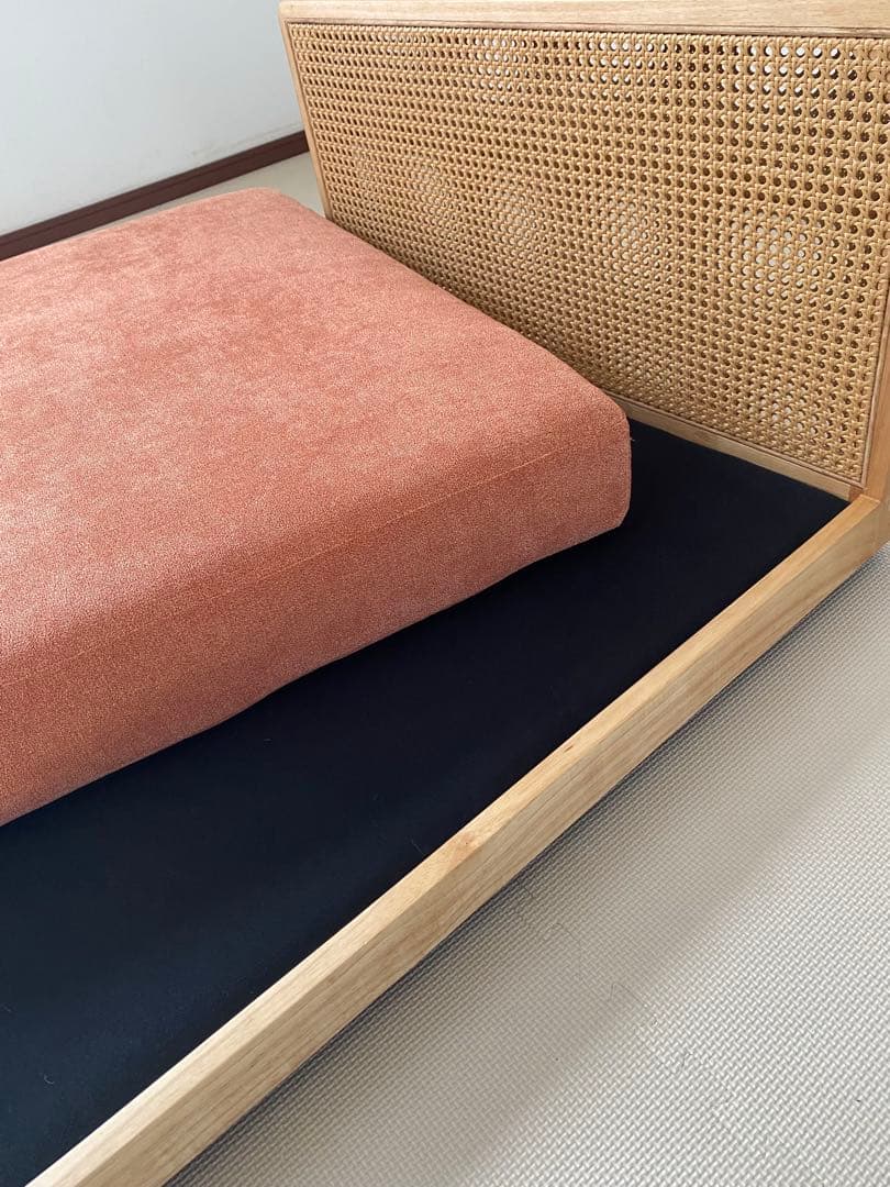 ほぼ新品　1人掛けソファー　大きめソファー　ローソファ　背もたれ木製　お洒落