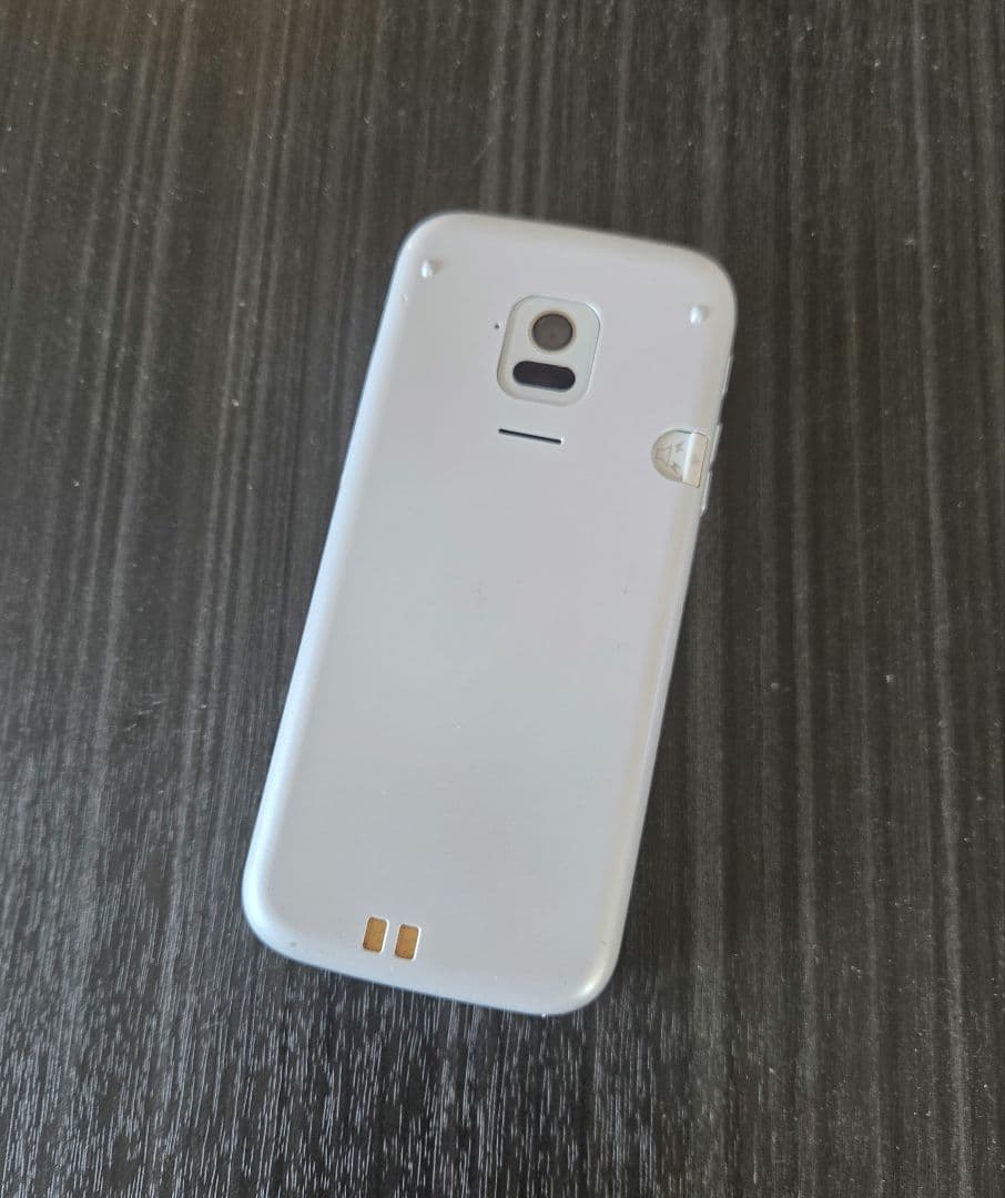DOCOMO らくらくフォン F-01M ホワイト
