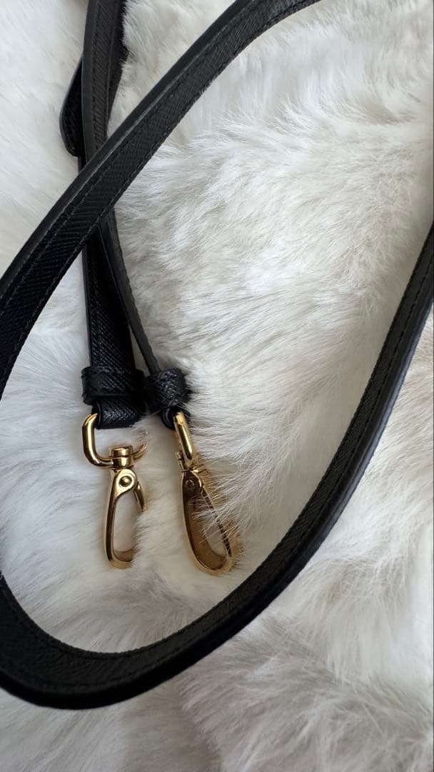 PRADAシンボルトライアングルミニバッグ