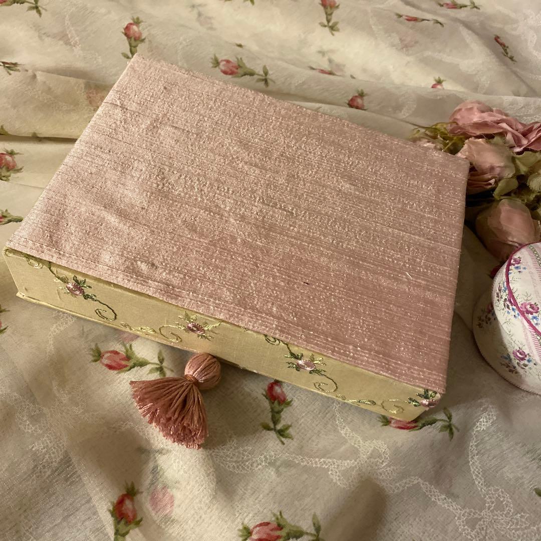 ご確認用です。 フランス刺繍生地のカルトナージュ＆円形カルトナージュ2点