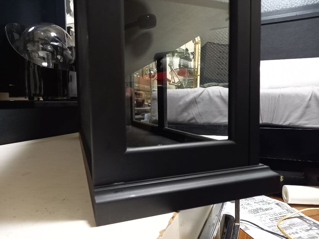 スタイリッシュ　モダン　三面　硝子　マット　ブラック　ショーケース　三段