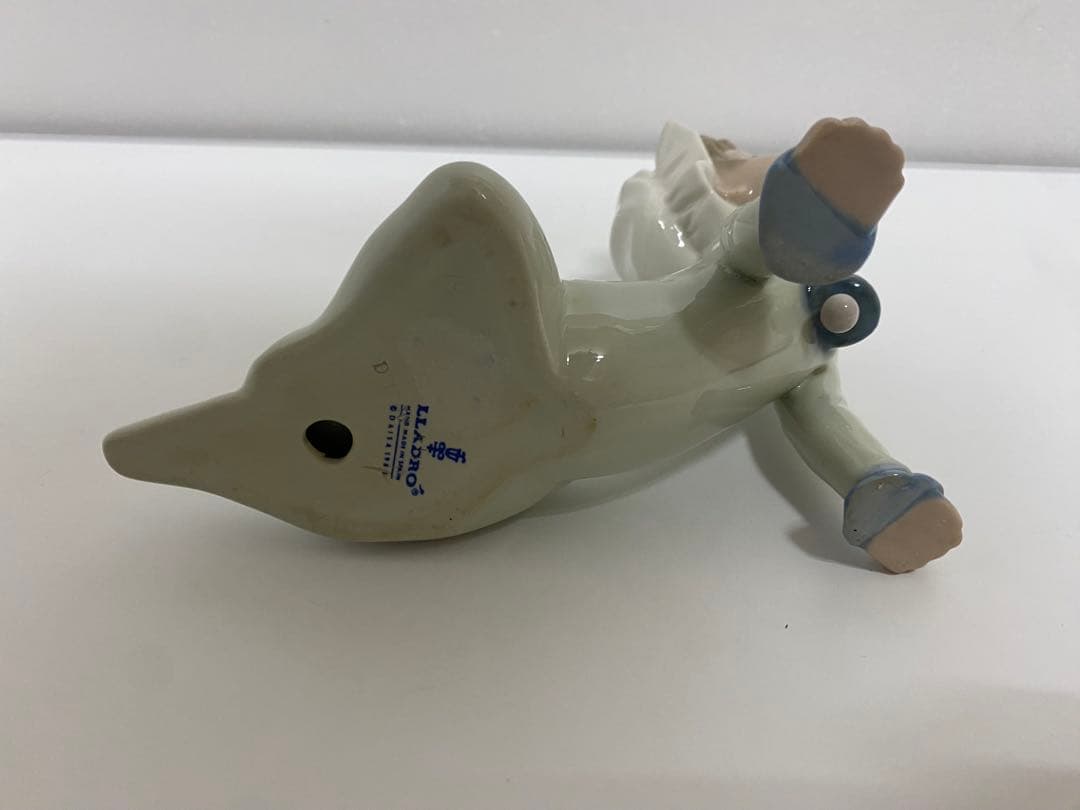 リヤドロ磁器「床に座る赤ちゃん」ハイハイ