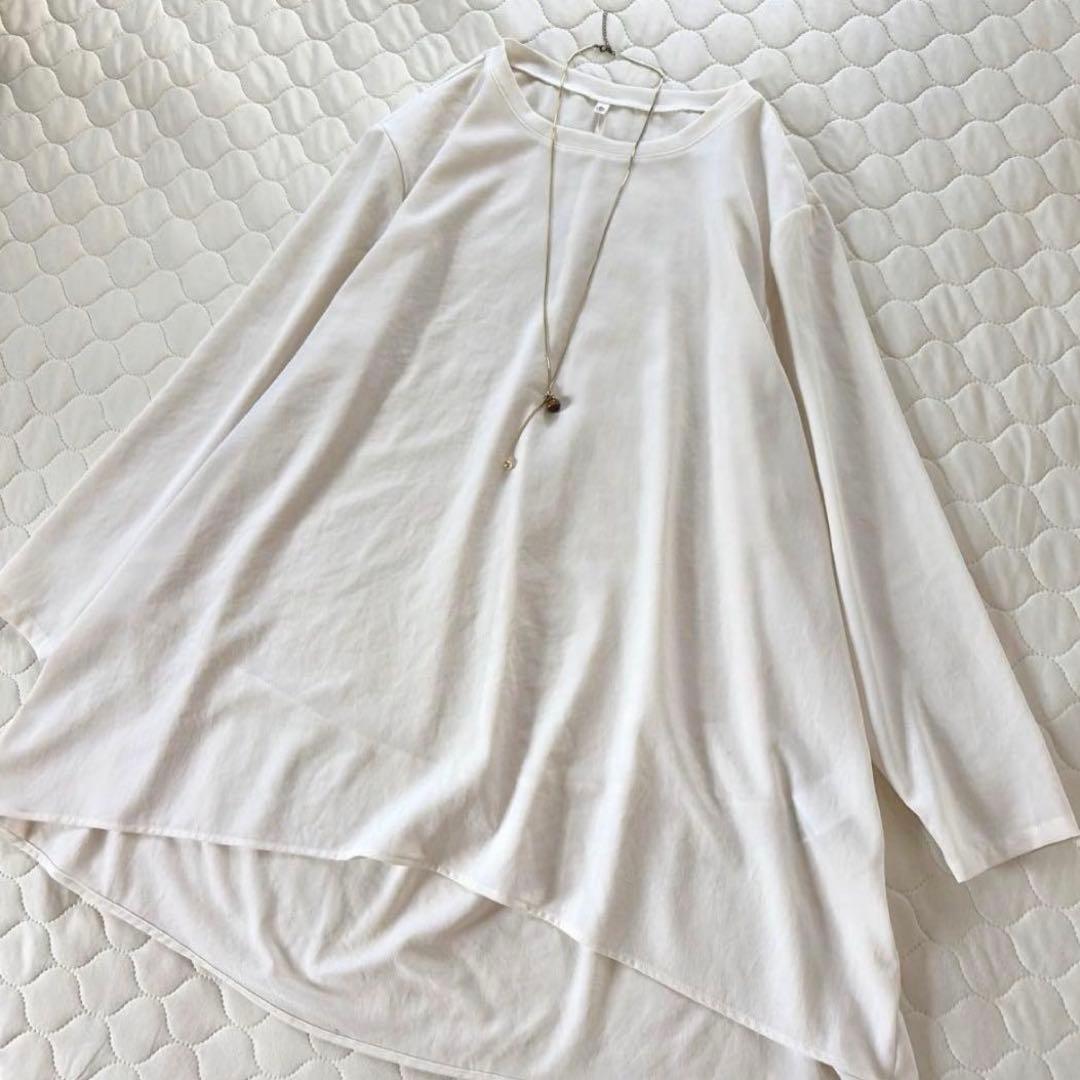 【美品】BEARDSLEY 後ろドレープTブラウス　アイボリー