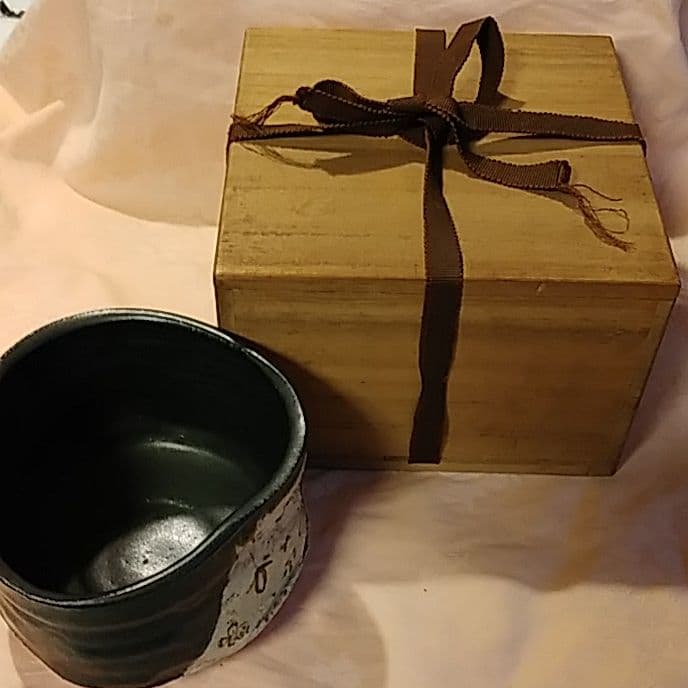 豪快 圧巻の黒織部 沓(くつ)茶碗！ 時代 江戸後期 骨董アンティーク