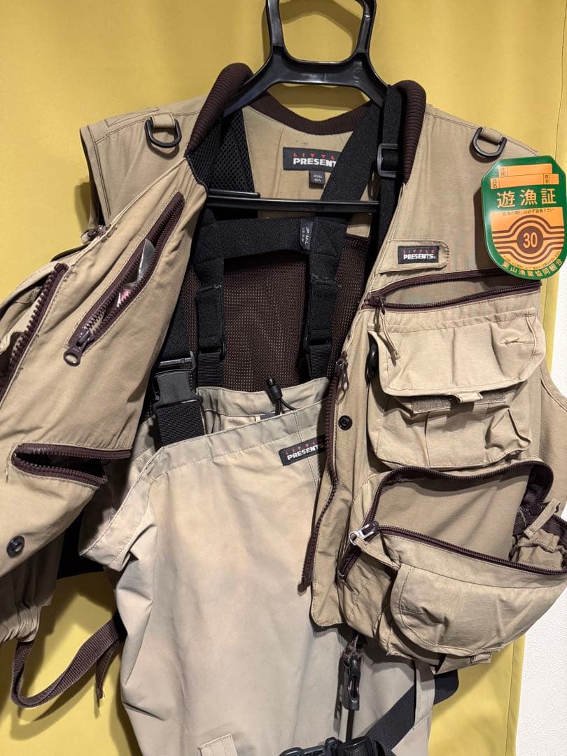リトルプレゼンツ 一式　ウエーダー　ベスト　網　ウエーダーシューズ　トラウト釣り