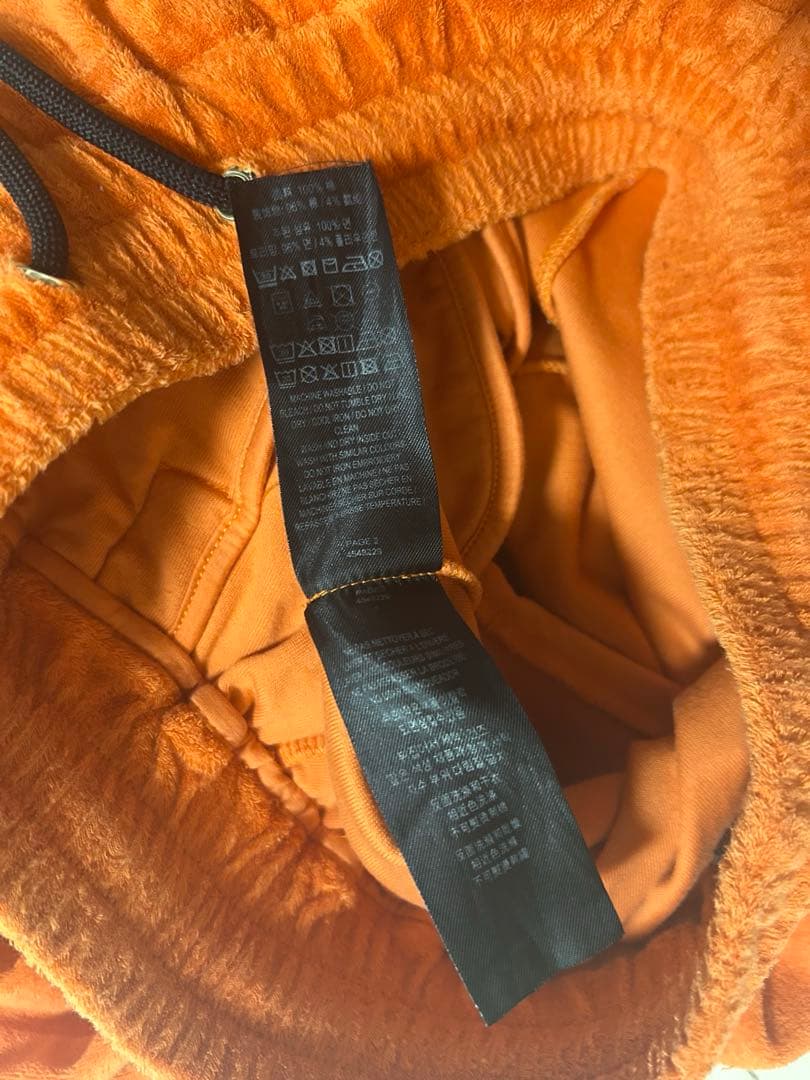 深瀬着用 BURBERRY オレンジ スウェット パンツのみ