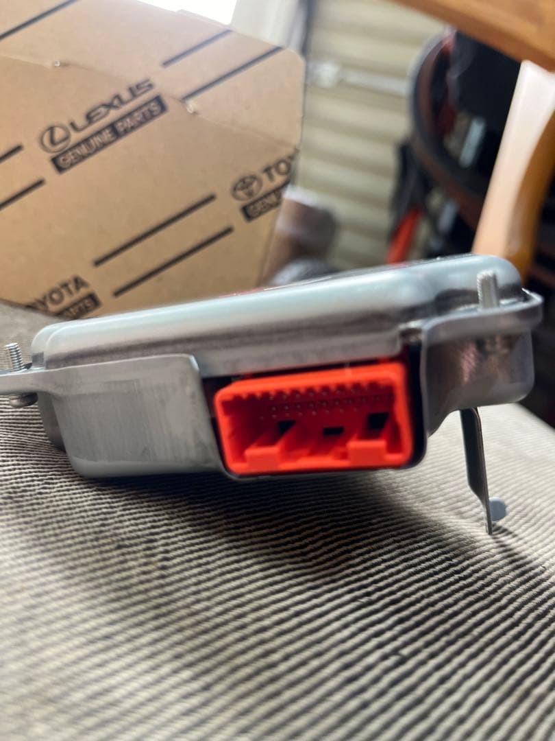 トヨタ　プリウス30 ボルテージセンサー中古