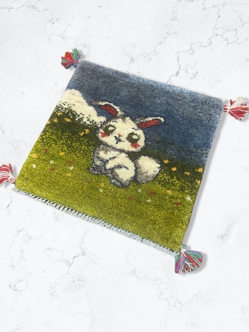 ギャッベ　座布団　40x40 ペルシャ　本物　手織り　うさぎ*(右端ご注目)