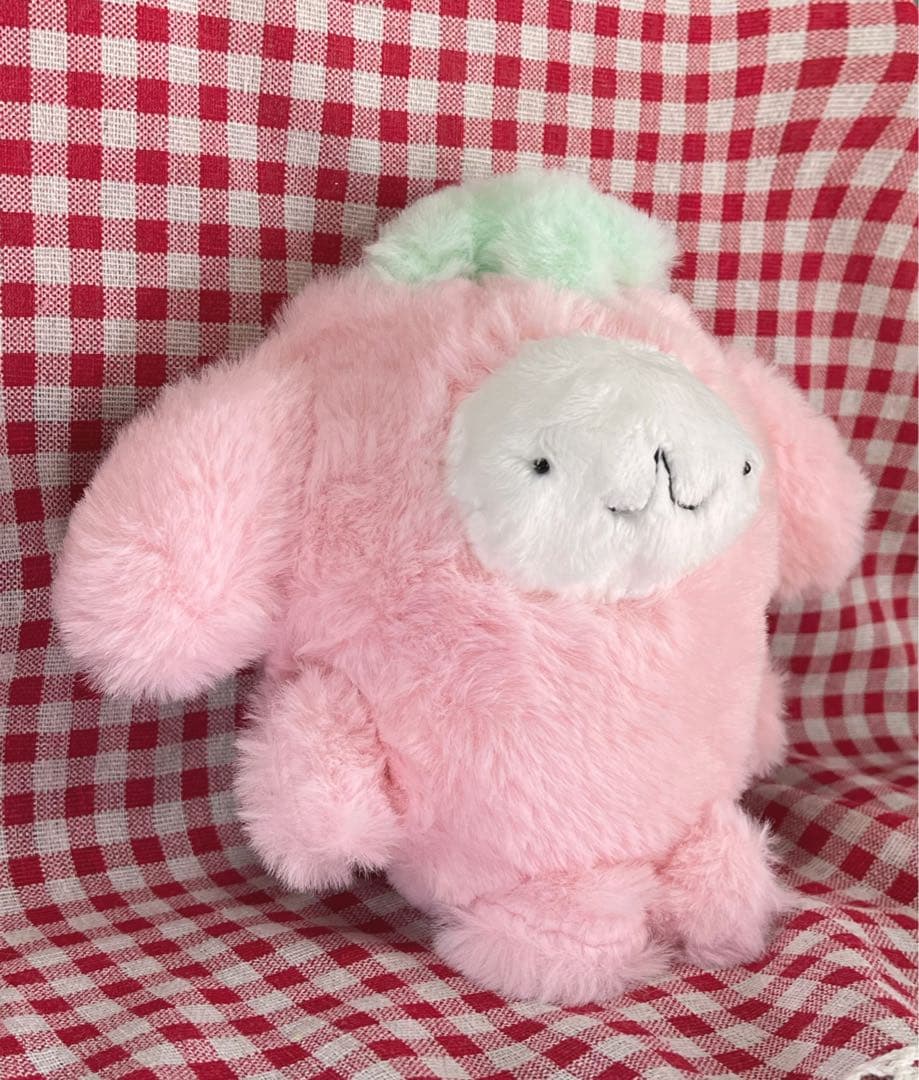 デカいちご犬のぬいぐるみ
