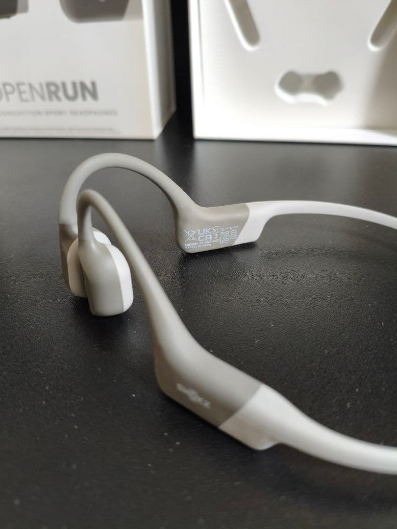 SHOKZ OPENRUN 骨伝導スポーツヘッドフォン グレー