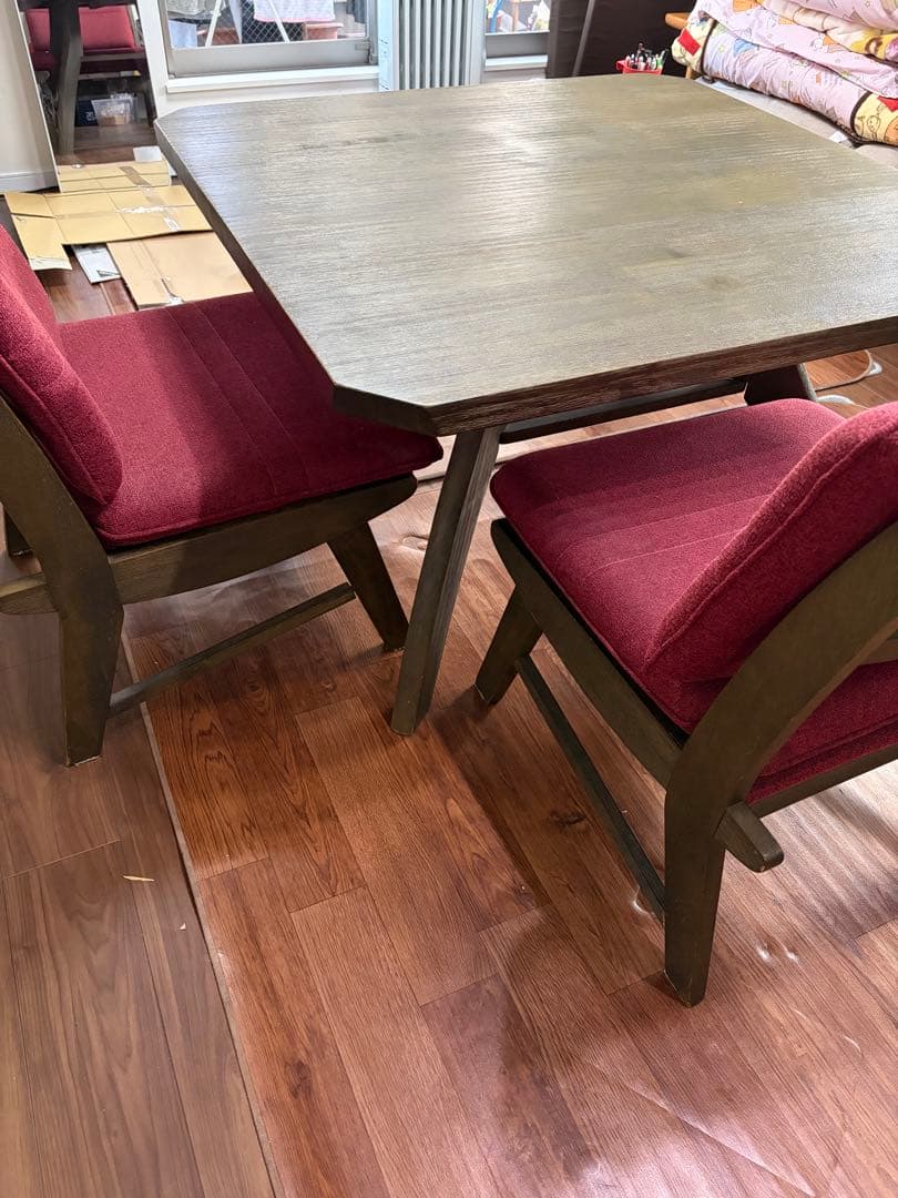 ダイニングチェアー（赤い椅子残り2脚）