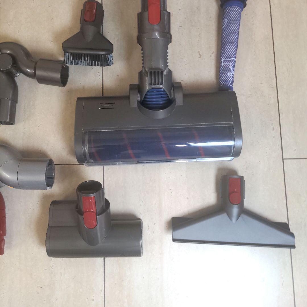 に*こ様 ダイソン掃除機SV25コードレスクリーナー　バッテリー新品