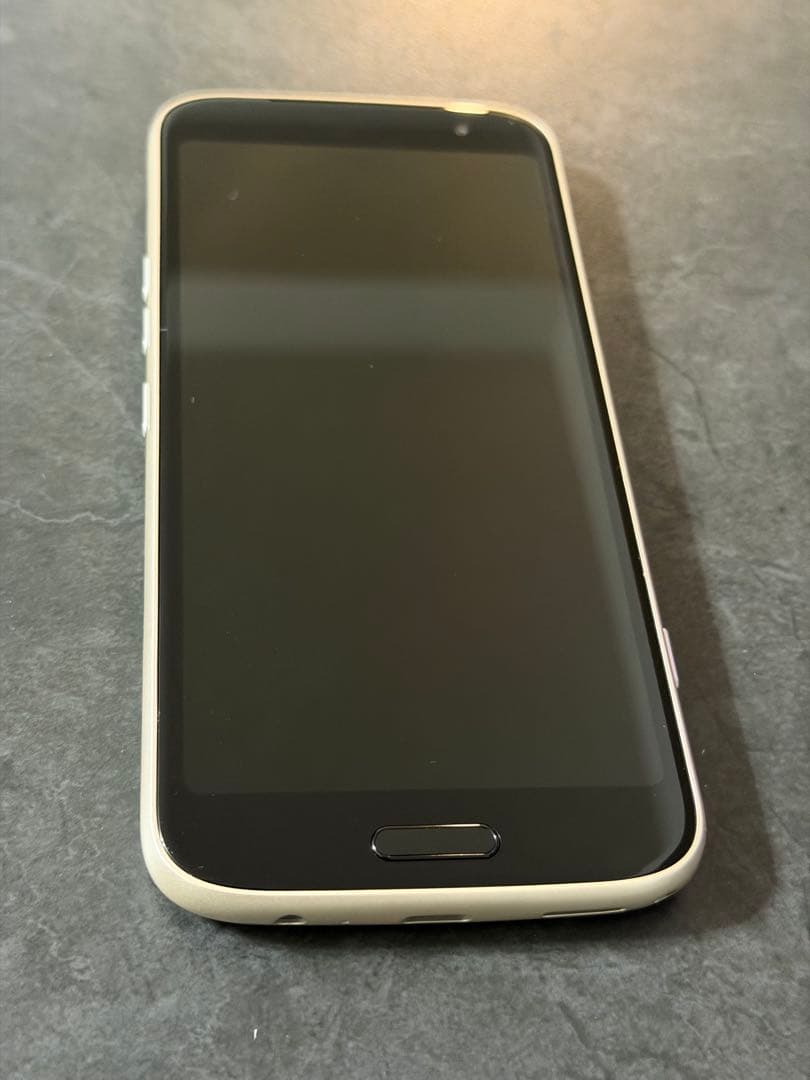 美品！！らくらくスマートフォン　F-03E