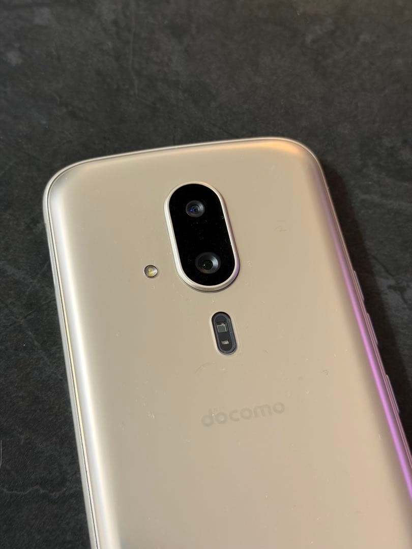 美品！！らくらくスマートフォン　F-03E