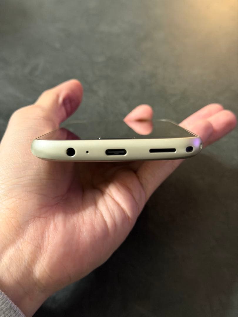 美品！！らくらくスマートフォン　F-03E