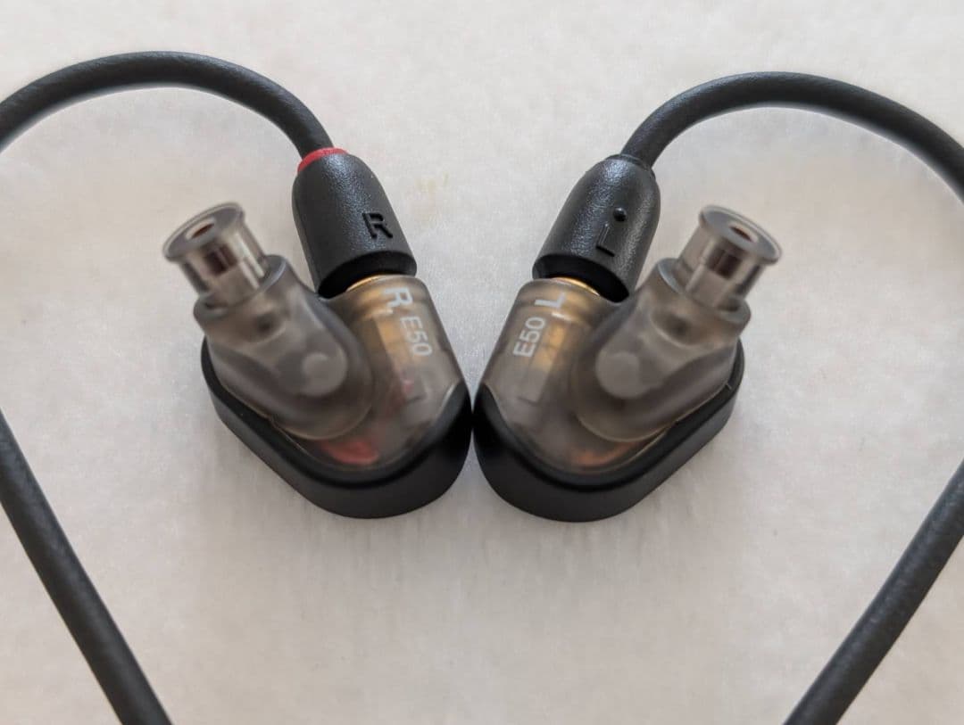 ★美品★Audio Technica ATH-E50 ヘッドホン 遮音 イヤホン