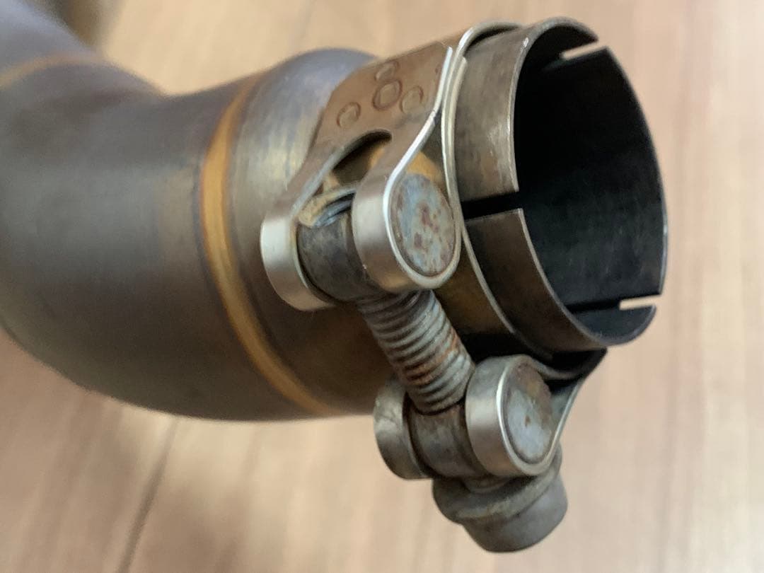 アクラポビッチ スリッポンマフラー