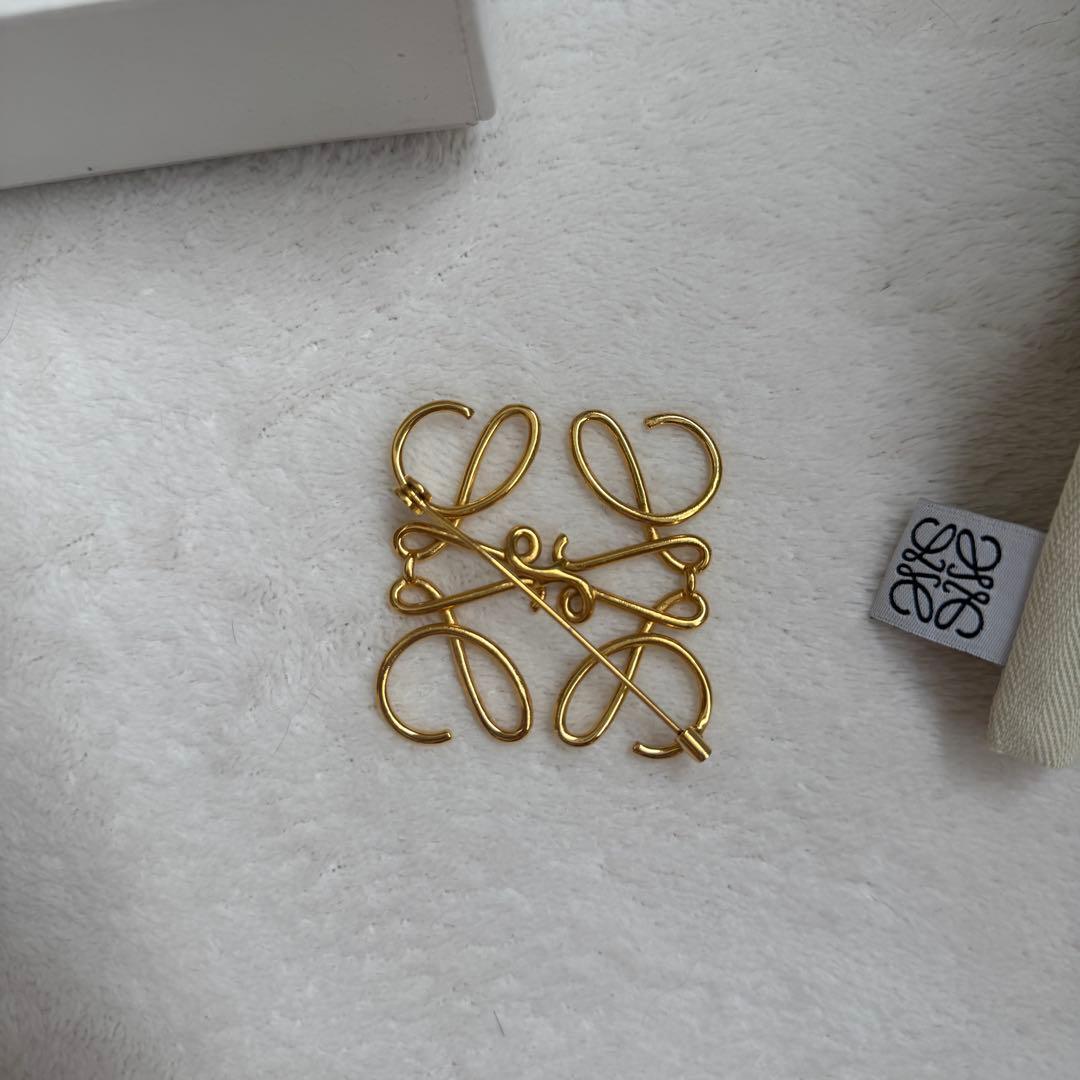 正規品 ロエベ ブローチ ゴールド LOEWE