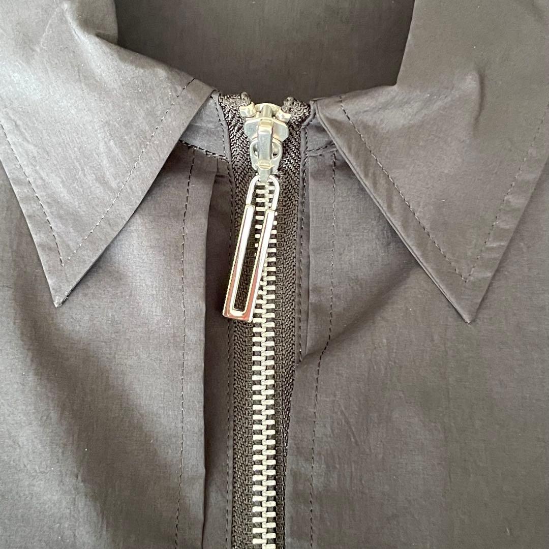 美品　ユナイテッドトウキョウ　サイドギャザージップシャツ