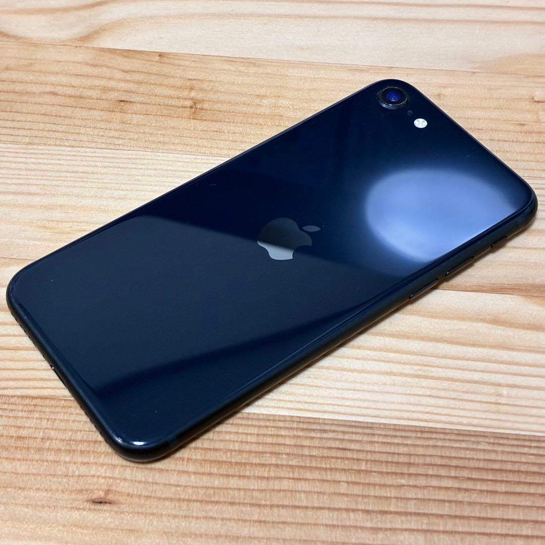 K*o様 バッテリー新品　iPhoneSE第3世代64GB SIMフリー　美品