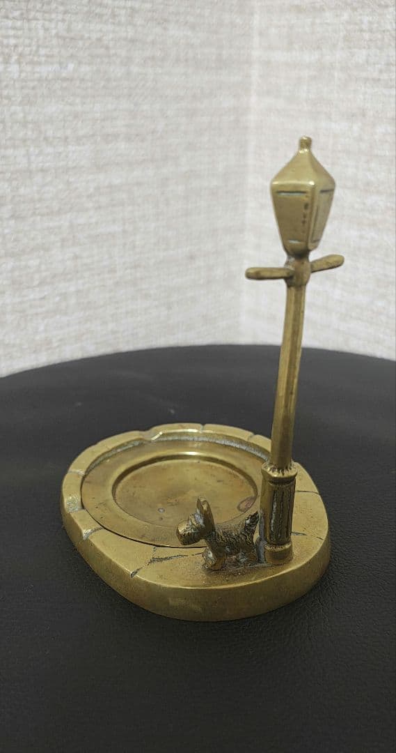 英国 真鍮灰皿　アンティーク　ヨークシャーテリアと街灯