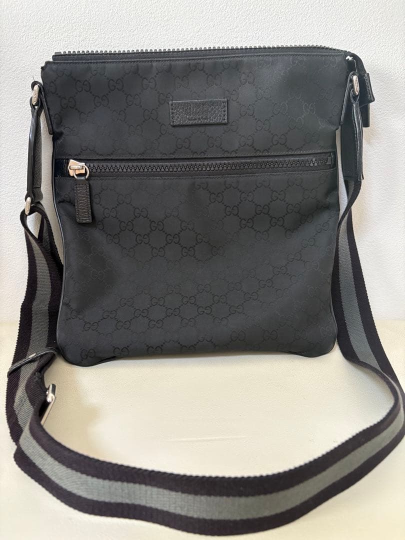 GUCCI グッチ　ショルダーバッグ　メッセンジャーバッグ　ナイロン