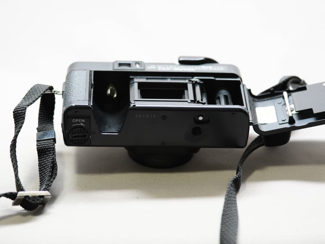 【完動品】 Konica C35 AF2 フィルムカメラ モルト交換済み