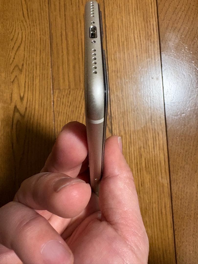 iPhoneSE(第3世代)128GB スターライト　美品