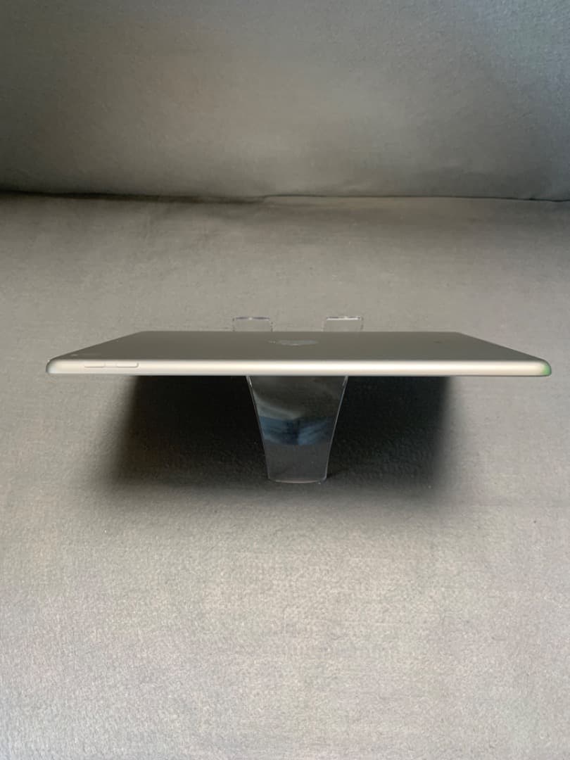 美品 iPad 第6世代 WiFiモデル 128GB シルバー色