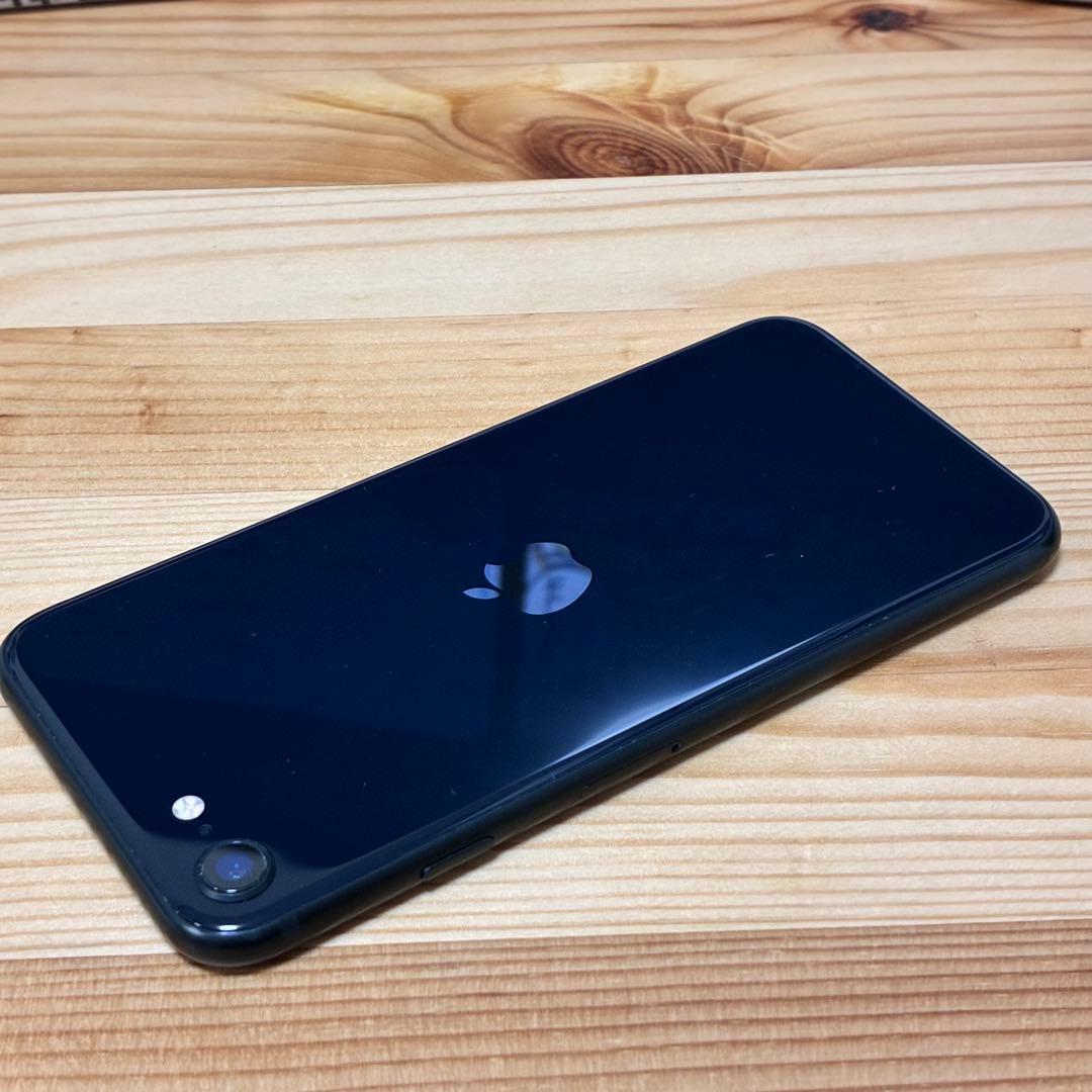 ま*り様 バッテリー新品　iPhoneSE第3世代64GB SIMフリー　美品