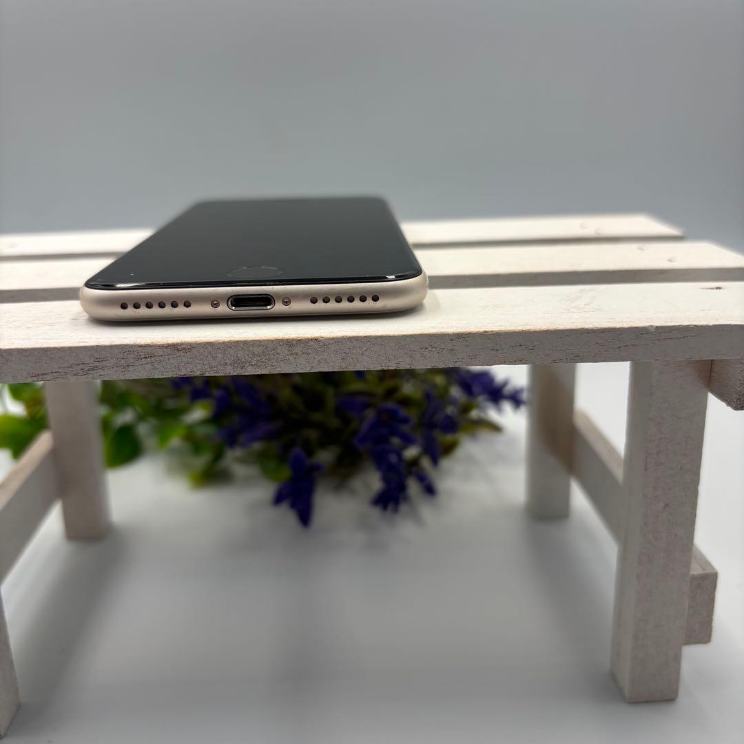 【美品】iPhone SE第3世代 64GB スターライト