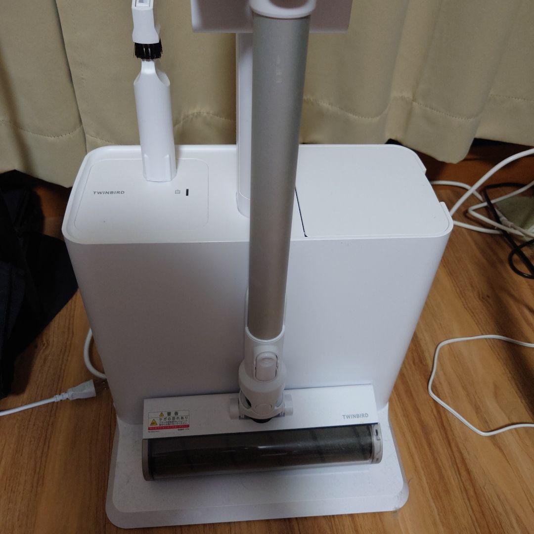 コードレス掃除機 サイクロン式 自動ゴミ収集 置くだけ充電 自走式 軽量