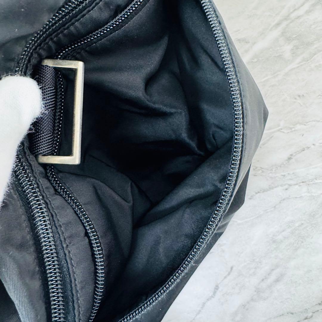 ✨PRADA✨プラダ✨ナイロン✨三角ロゴプレート✨ブラック✨ボストンバッグ✨
