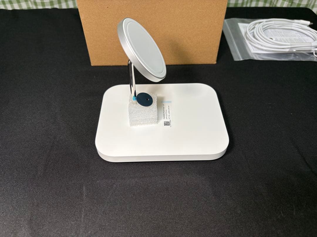 Apple MagSafe 磁気吸着 スタンド型ワイヤレス充電器 非売品 正規品