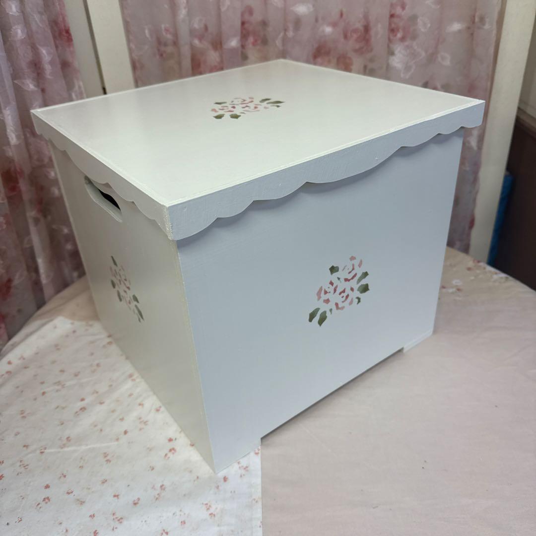 ホワイト木製小物収納ボックス 花柄　薔薇のすてんしる