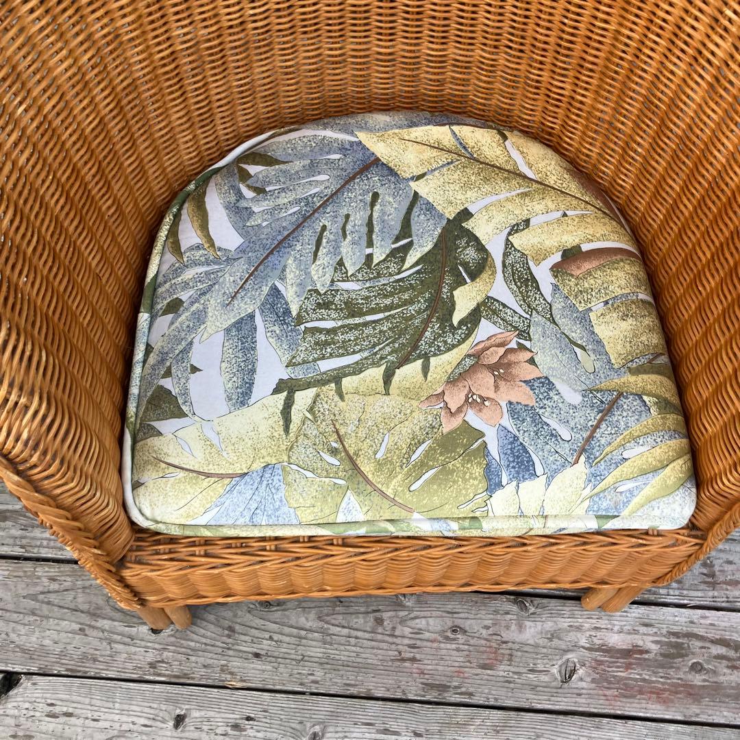 ② 昭和レトロ カザマ 花柄クッション アーチ型ラタンチェア アームチェア