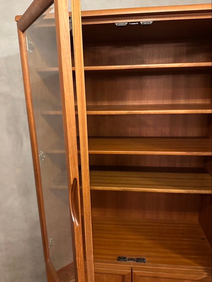 【東京都内23区配送無料】ビンテージ　レトロ　チーク材　食器棚　ショーケース　棚