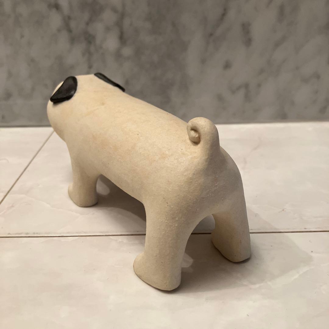 作家さんが手掛けた大きな立体的な瞳が可愛すぎる、ずっしりとした現代アートな陶器