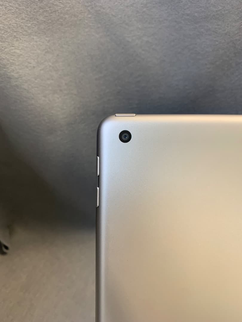 超美品 iPad 第6世代 32GB Wi-Fi版 シルバー色