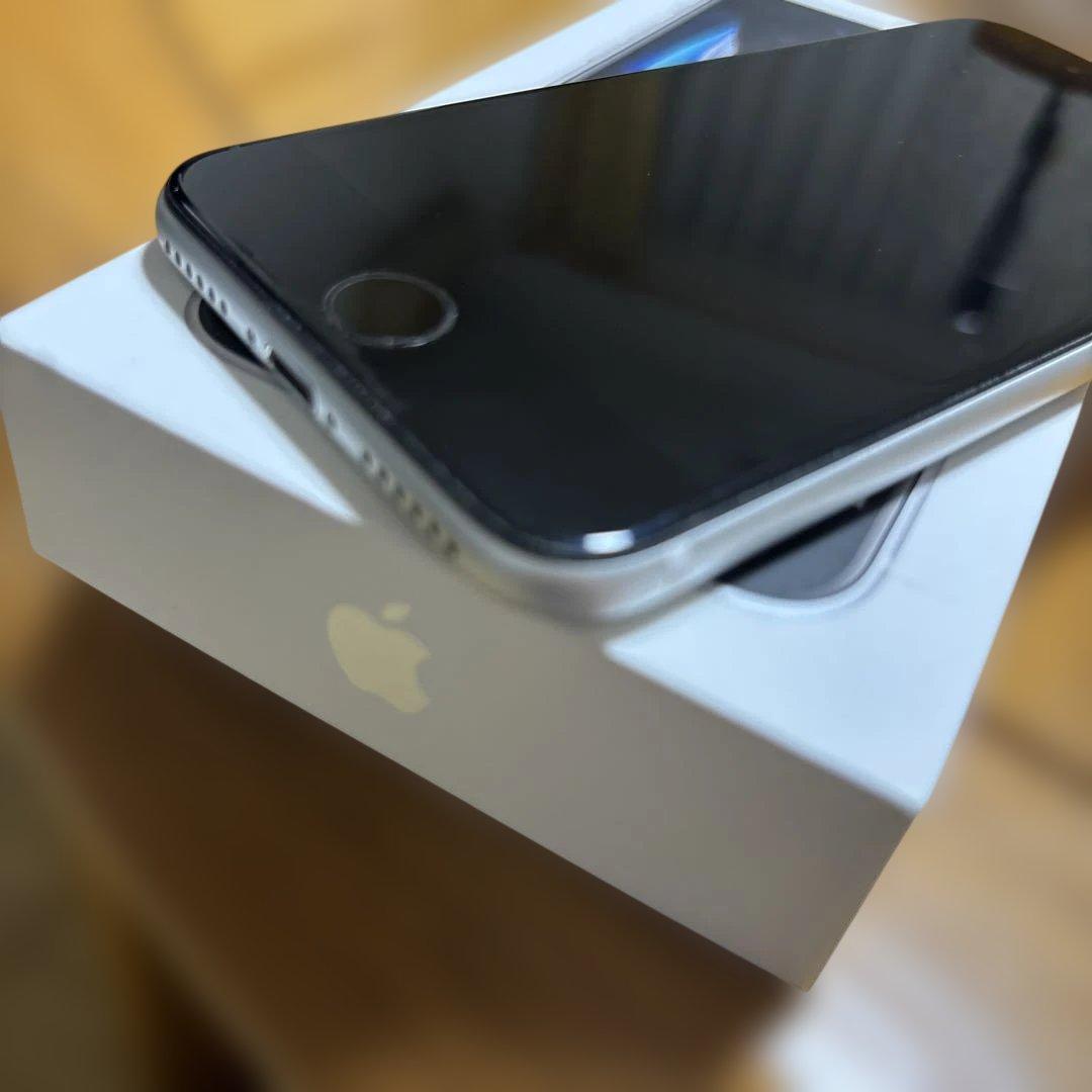 正規品　iPhone SE本体 (第2世代) 64G/ホワイト　アップル　ドコモ