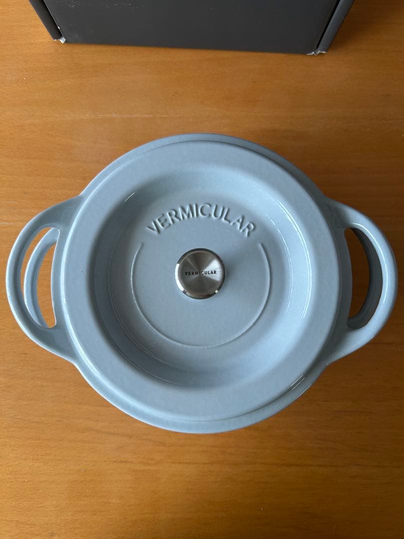 バーミキュラ　オーブンポットラウンド18cm ストーン