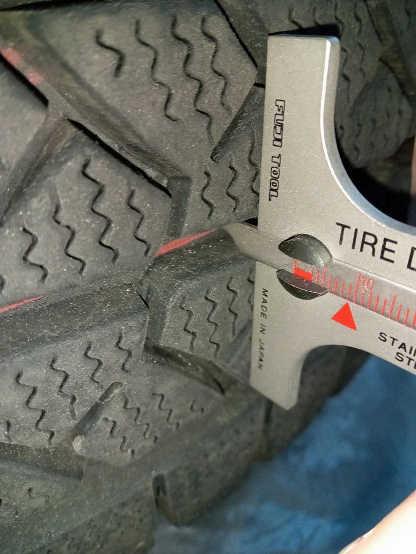 引き取り可(多摩地域)ハイエーススタッドレスタイヤ