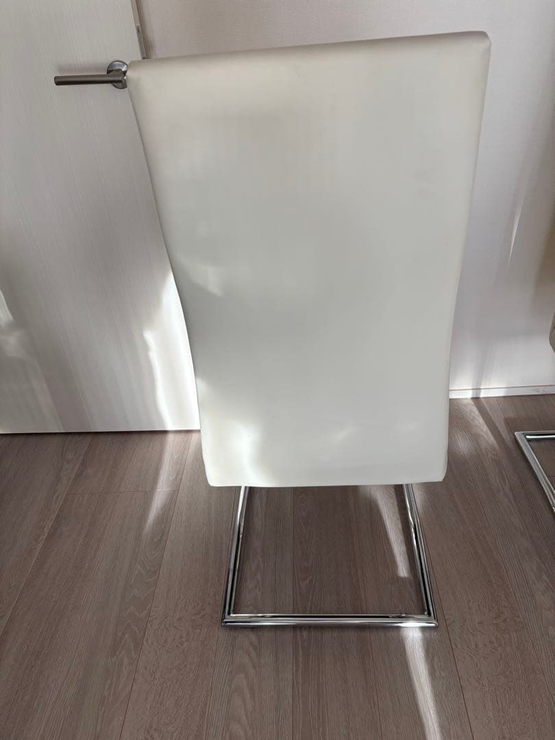 ホワイト合成皮革ダイニングチェア①