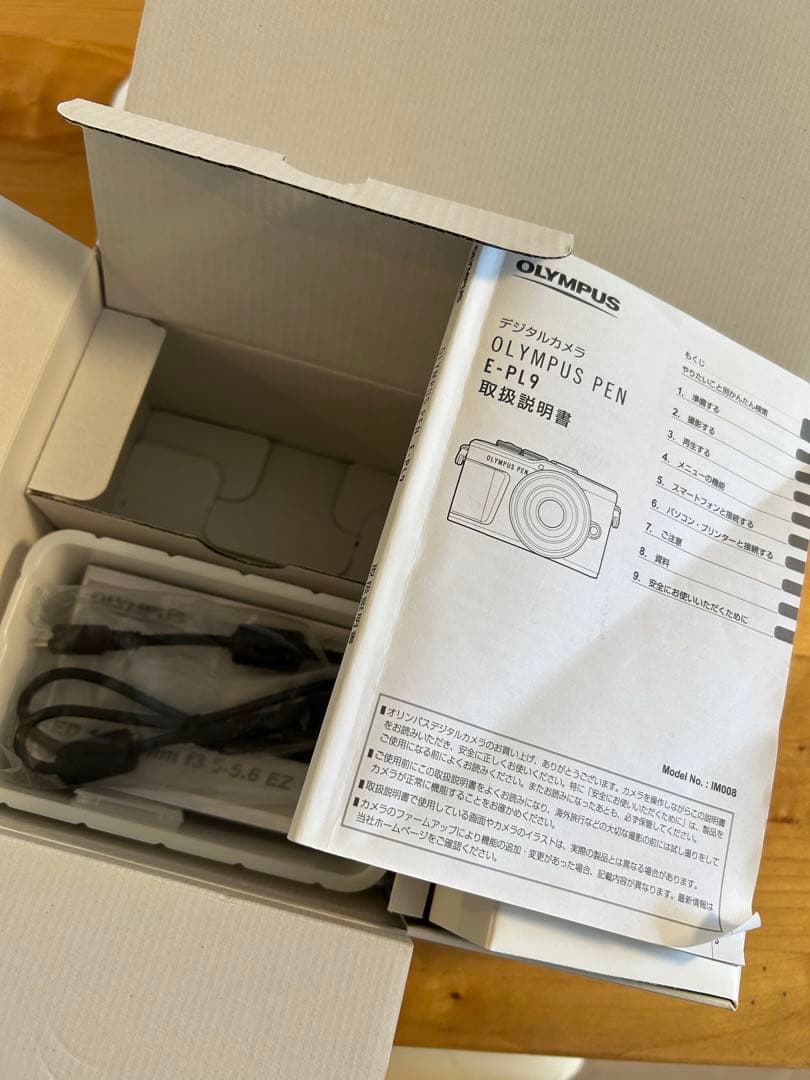 【極美品】OLYMPUS ミラーレス一眼 PEN E-PL9 [ブラウン]