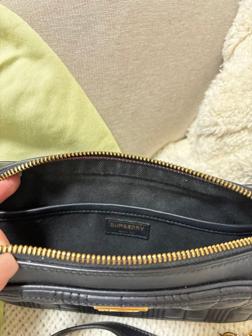 (即購入可能)BURBERRY ブラックレザーショルダーバッグ