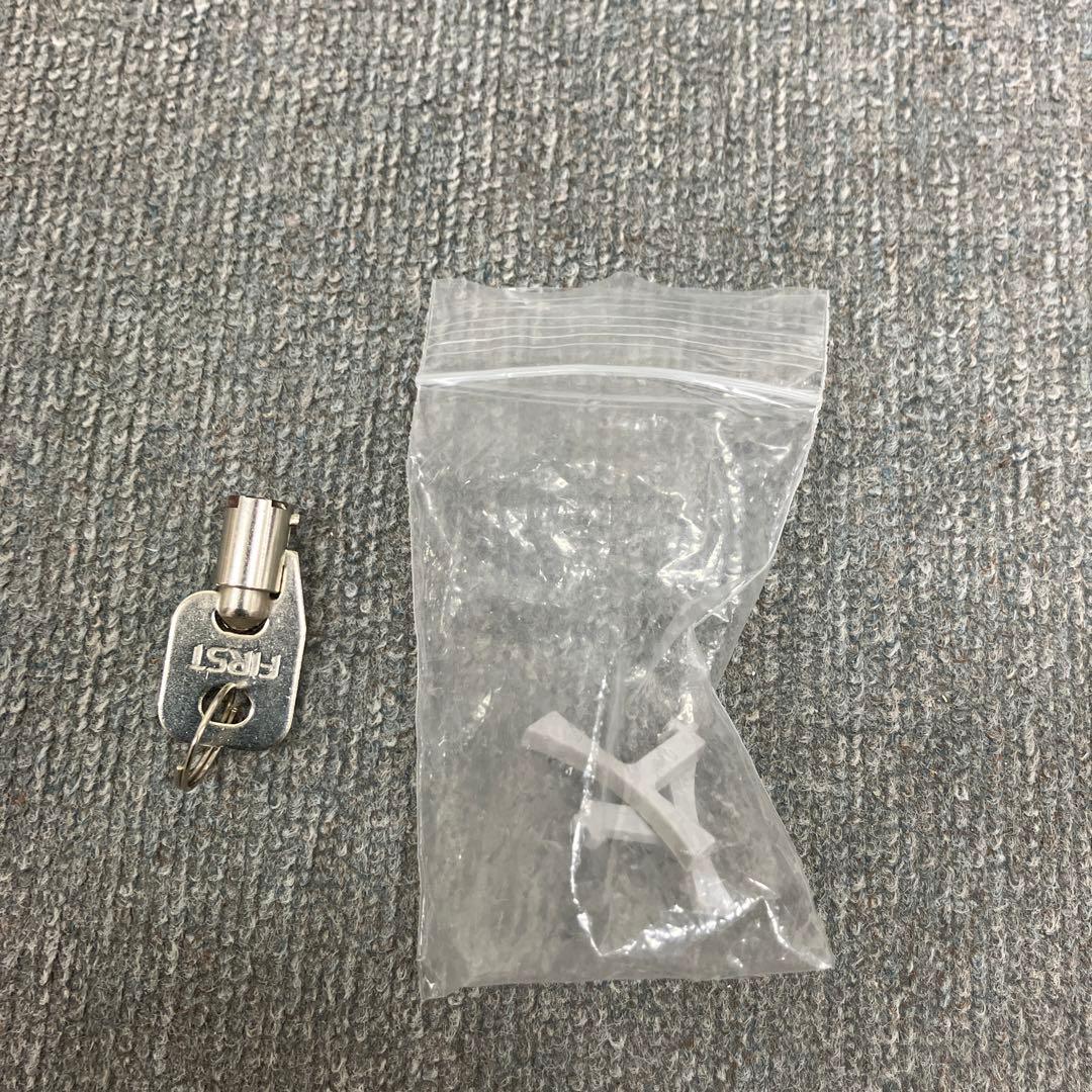 ガチャガチャ カプセルステーション 10円・100円対応 鍵付き　キャスター付き