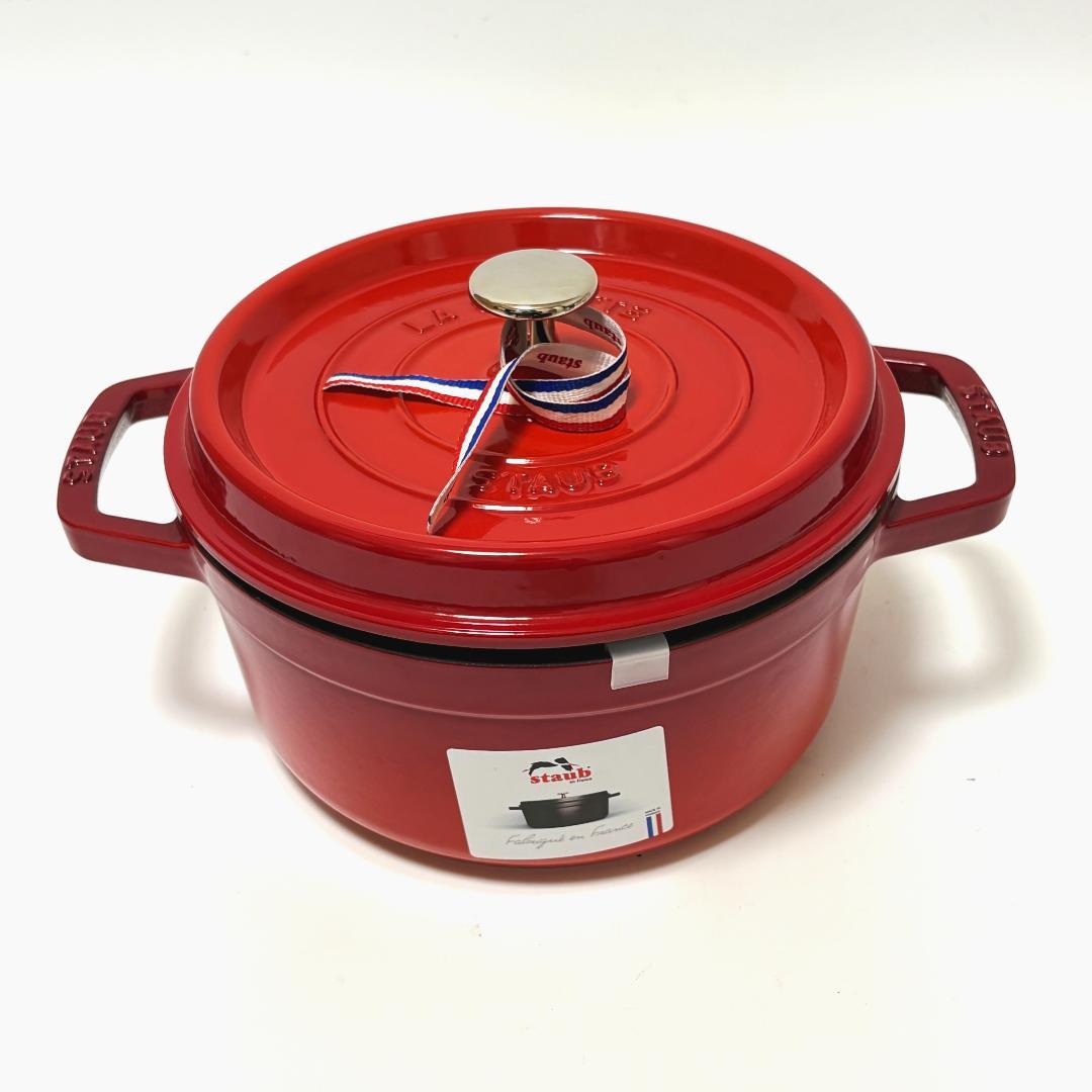 【新品未使用】ストウブ22センチ　2.6ℓ staub 鋳鉄鍋 赤