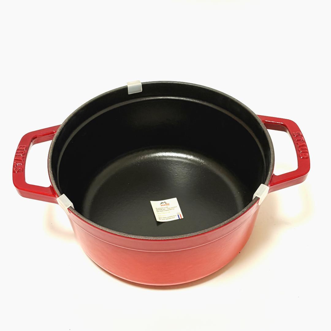 【新品未使用】ストウブ22センチ　2.6ℓ staub 鋳鉄鍋 赤